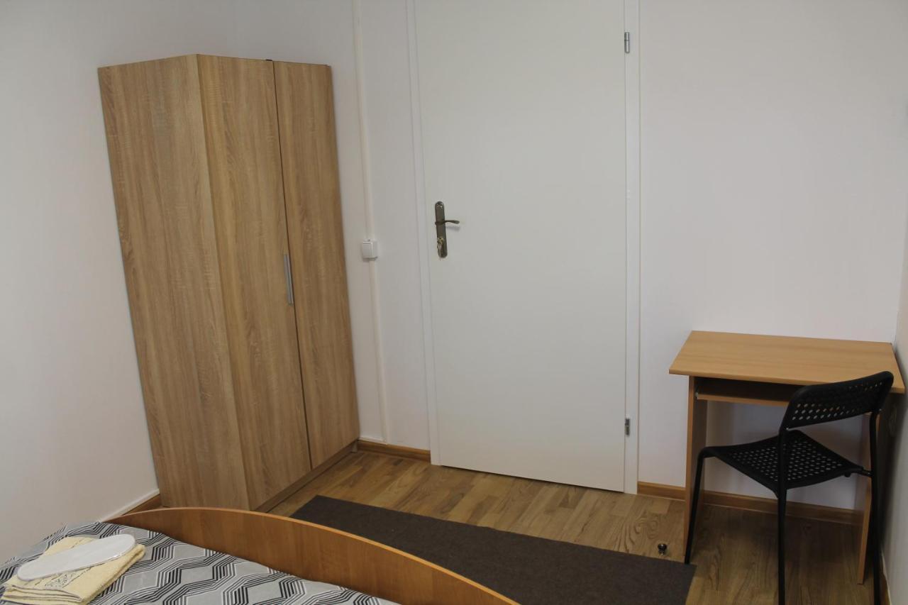 Saska Ochota Forest Guest House Варшава Екстериор снимка