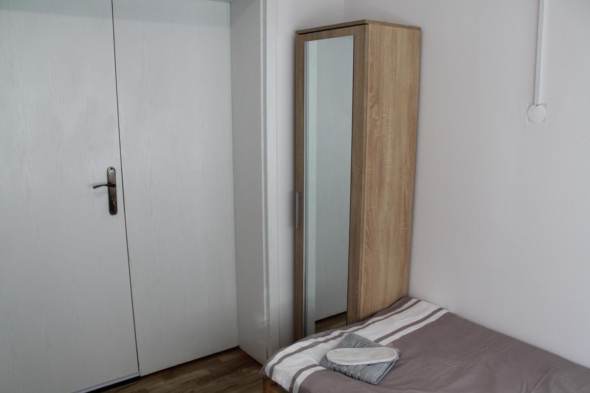 Saska Ochota Forest Guest House Варшава Екстериор снимка